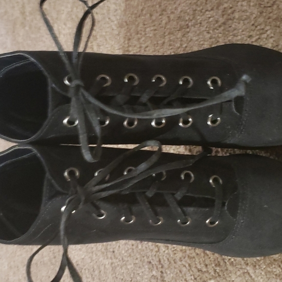 Fioni Black Heeled Boots - Picture 3 of 8